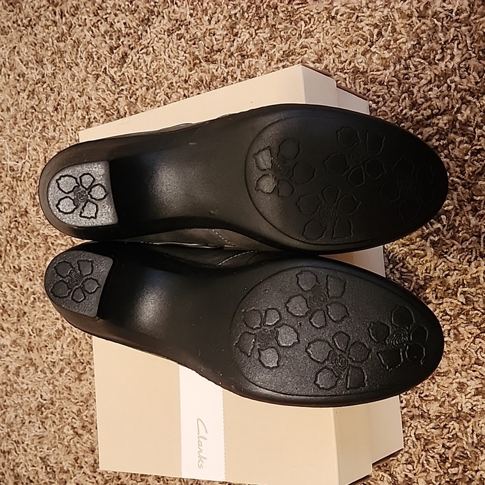 Shoes - Picture 3 of 4